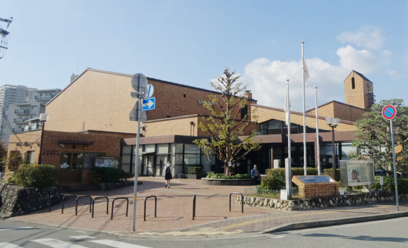 宝塚市中央図書館